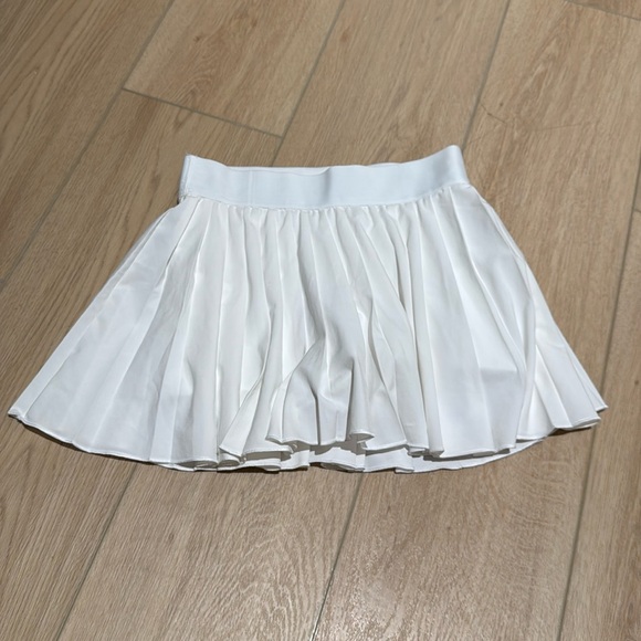 Aritzia Pleated Tennis Skirt - Picture 1 of 3